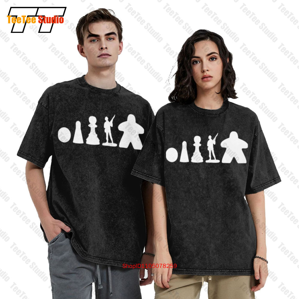 Board Game Risk - تي شيرت Meeple Evolution Parody Pawn