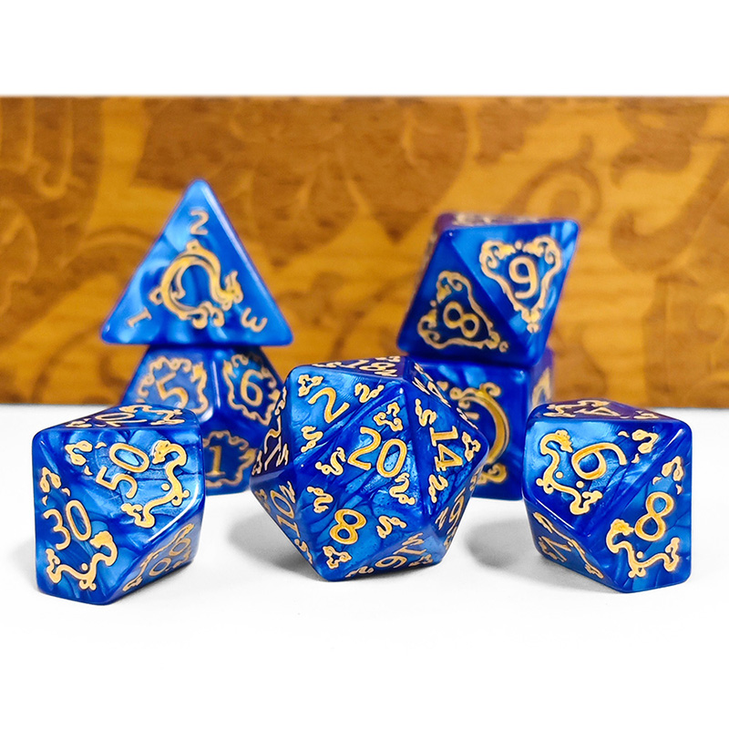مجموعة من 7 قطع من مكعبات النر - مراجعة Dice Set Polyhedral وسعره
