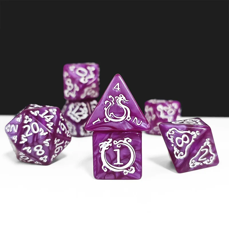 مجموعة من 7 قطع من مكعبات النر - مراجعة Dice Set Polyhedral وسعره